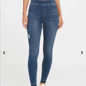 BRAND NEW. Medium Wash SPANX Demin Jeans size Medium